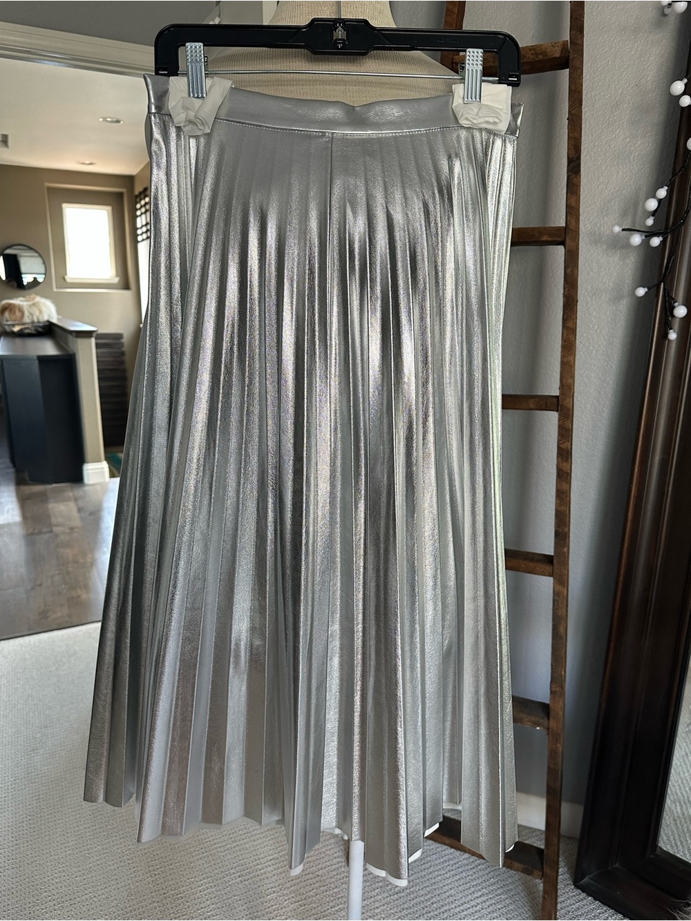 Scoop metallic pleated midi skirt in silver, size medium - Picture 3 of 13